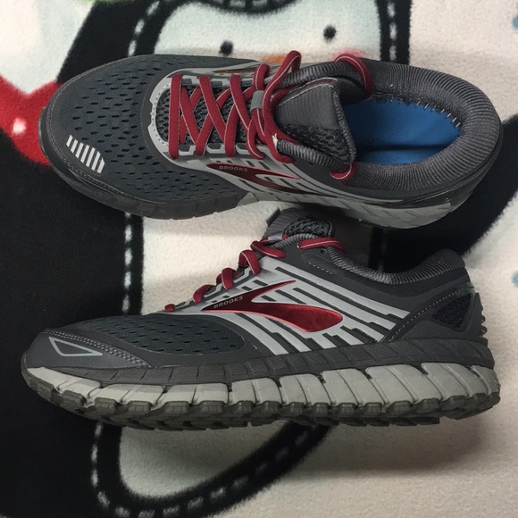 brooks beast sneakers